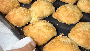 הבורקס של הגאורגים: כריות חצ'פורי קריספיות במילוי גבינות