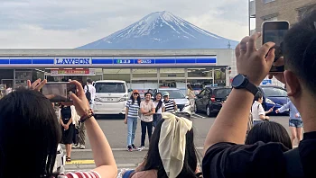 ביפן נמאס מהתיירים – אז הם עשו משהו שרק יפנים יחשבו עליו