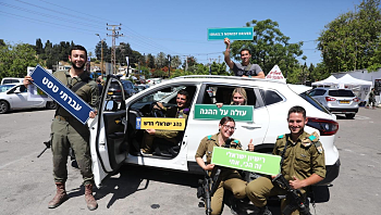 באירוע מיוחד: כאלף חיילים בודדים ובנות שירות קיבלו רישיון ישראלי