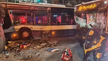 תאונה קשה בת"א: הרוג ו-7 פצועים בהתנגשות אוטובוסים