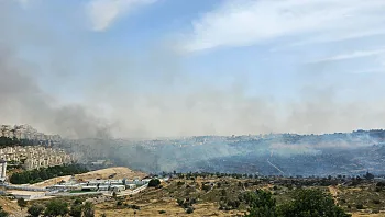 שריפה פרצה בסמוך לשכונת הר חומה בי-ם, בית ספר וגן ילדים פונו
