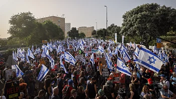 "עוצרים את החורבן": אלפים בהפגנה נגד הממשלה מול הכנסת