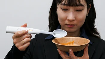 פיתוח חדש ביפן: כף חשמלית ההופכת את האוכל למלוח יותר