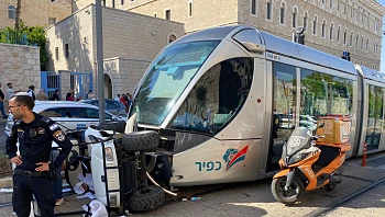 נהג קלנועית נפצע קשה מפגיעת הרכבת הקלה בירושלים