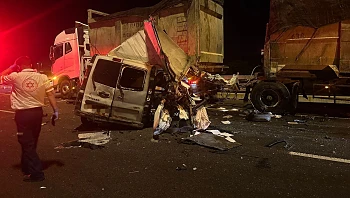 גבר כבן 30 נהרג בתאונה בין משאית לרכב פרטי בכביש 6
