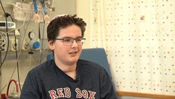 המאבק לחיים של נדב: מסע השיקום של בן ה-15 שנפצע קשה בפיגוע