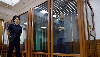 רוסיה: 16 שנות מאסר לעיתונאי אמריקני שהורשע בריגול