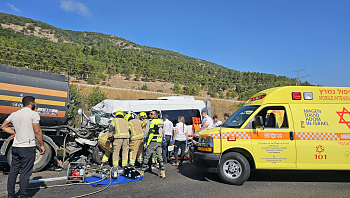 15 פצועים, בהם 3 במצב קשה, בתאונה בין מיניבוס למשאית בצפון