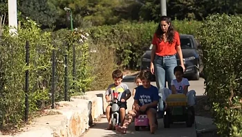 "בין העבודה לילדים": המלחמה הכפולה של נשות המילואימניקים