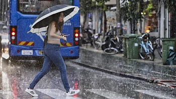 התחזית: גשמים מקומיים לסירוגין בצפון ובמרכז, חשש להצפות