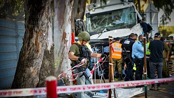 פיגוע בגלילות: הרוג ו-32 פצועים מפגיעת משאית בתחנת אוטובוס