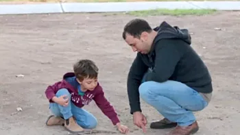 אביו של החטוף טל שוהם: "הם לא רק מתים - הם מתים בסבל רב"