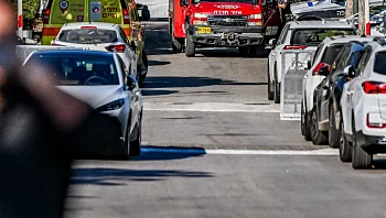 פצצות תאורה נפלו בחצר בית רה"מ בקיסריה: "עליית מדרגה מסוכנת"