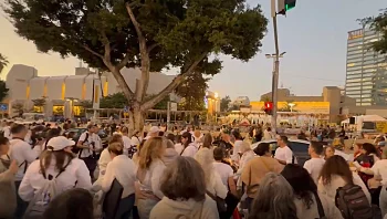 בשל דיווח על "אדם חשוד" בת"א, אירוע של משפחות חטופים פוזר