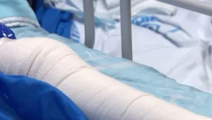 התלמיד בן ה-16 שריסק את רגלו באתגר טיקטוק - מדבר