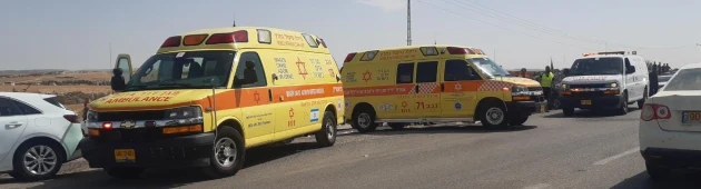 גבר כבן 40 נהרג בתאונה בנגב, ארבעה נוספים נפצעו