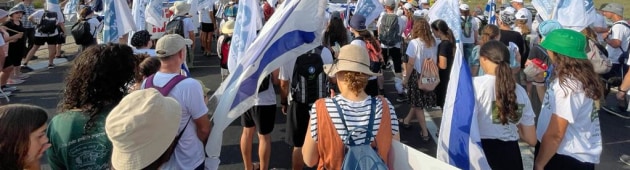 "להחזיר את הגאווה הלאומית": מאות צועדים עם משפ' גולדין לגבול עזה