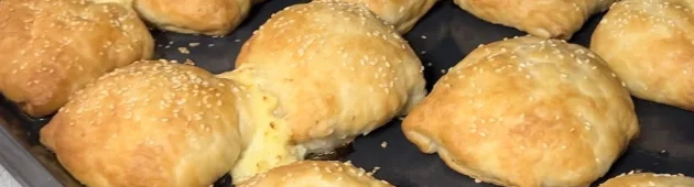 הבורקס של הגאורגים: כריות חצ'פורי קריספיות במילוי גבינות