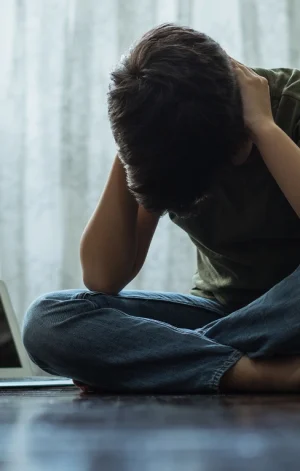 לא רק מבוגרים: גם ילדים סובלים מדיכאון; אז מתי צריך להתערב?