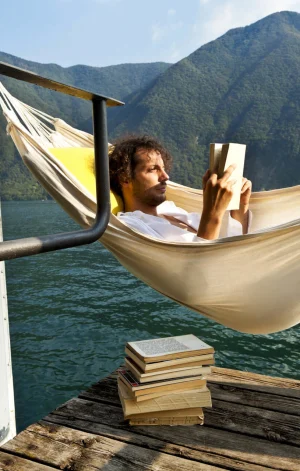 בטן גב וספר: 6 ספרים מושלמים שתרצו לקחת לחופשה שלכם