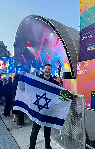 לאחר שהניף את דגל ישראל בכפר האירוויזיון: גיא הוכמן עוכב לחקירה