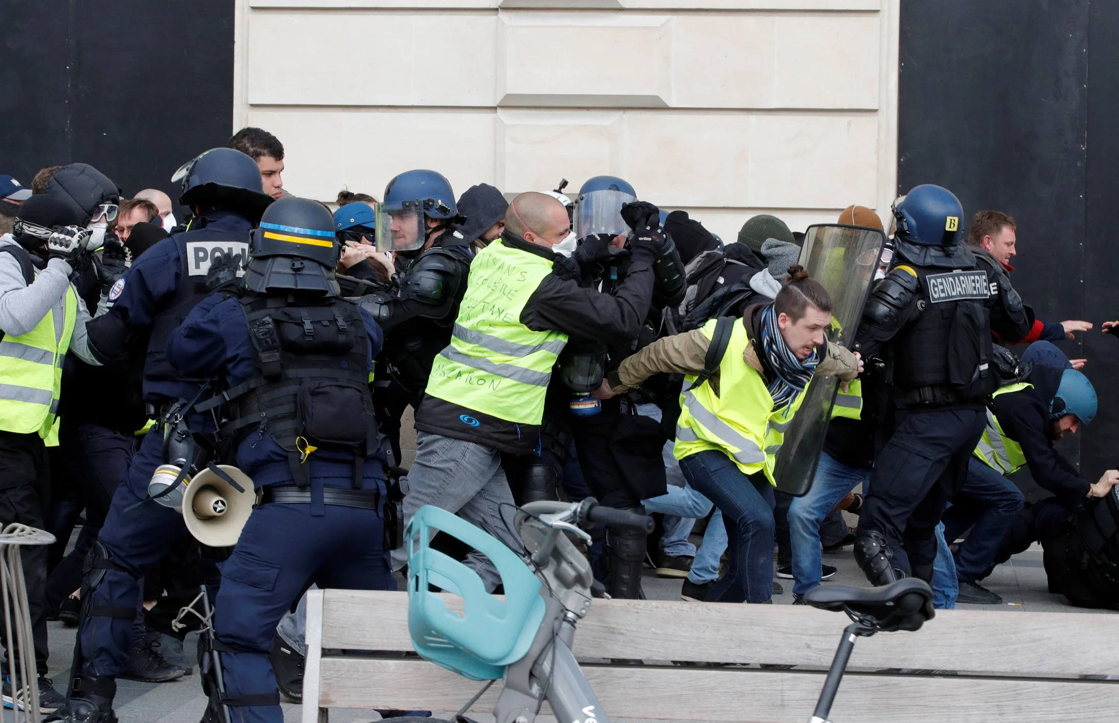 מחאת האפודים הצהובים בפריז