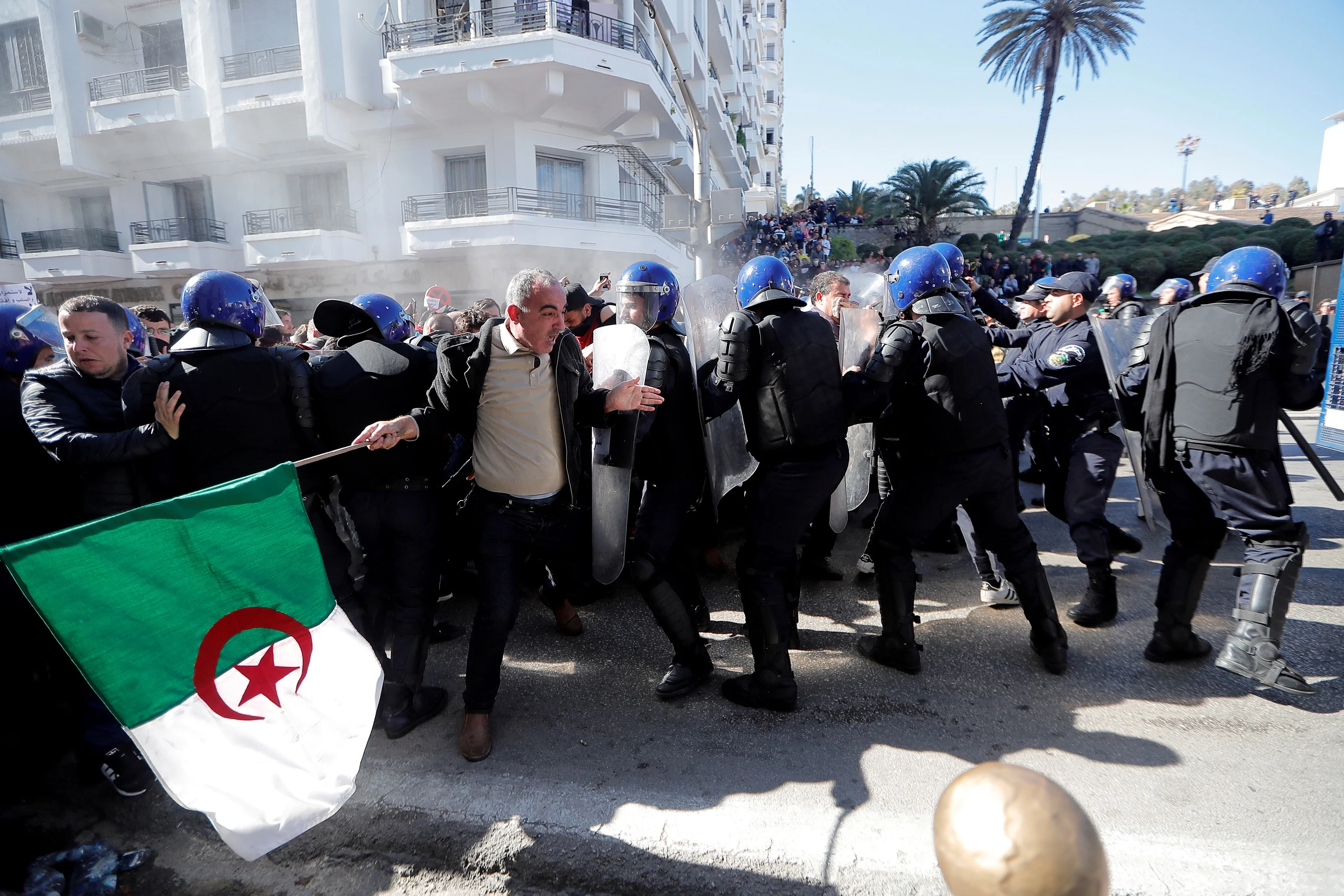 הפגנות באלג'יר נגד השלטון במדינה