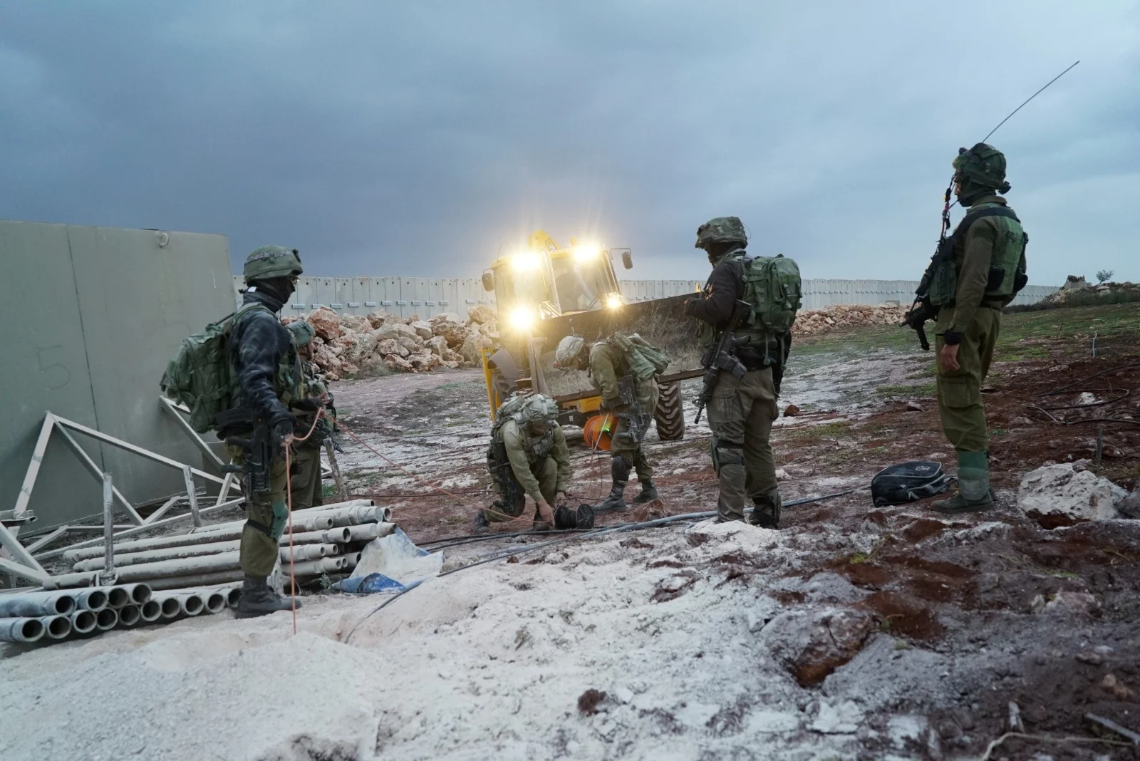 לוחמי צה״ל בפעילות השמדת המנהרות בגבול הצפון