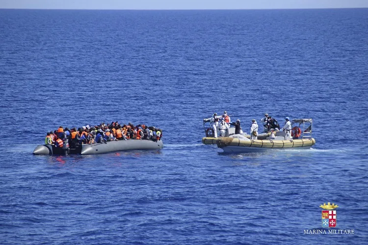 סירת מהגרים בחופי הים התיכון