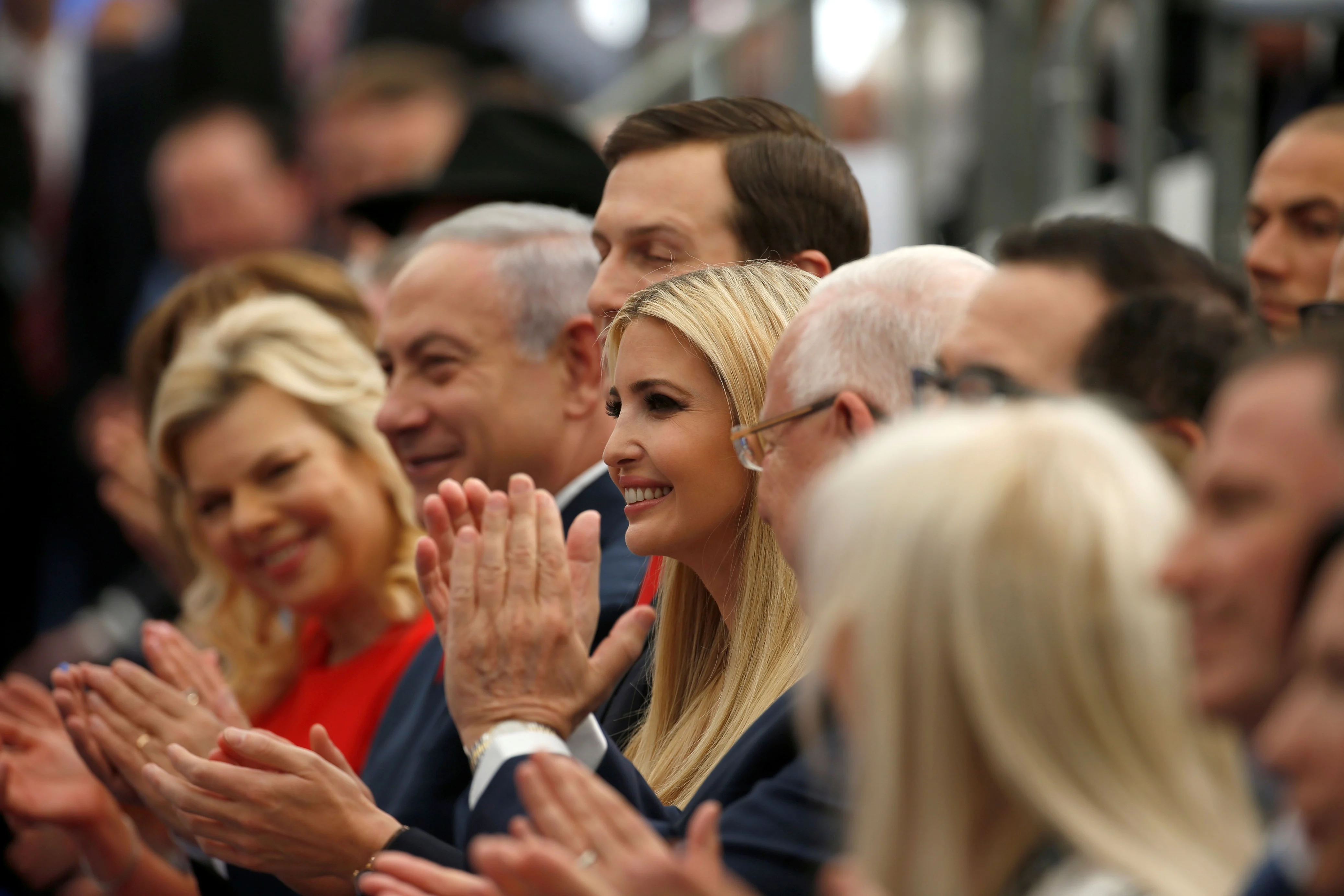 נתניהו עם רעייתו שרה, איוונקה טראמפ וג'אדר קושנר בטקס פתיחת שגרירות ארה"ב בירושלים