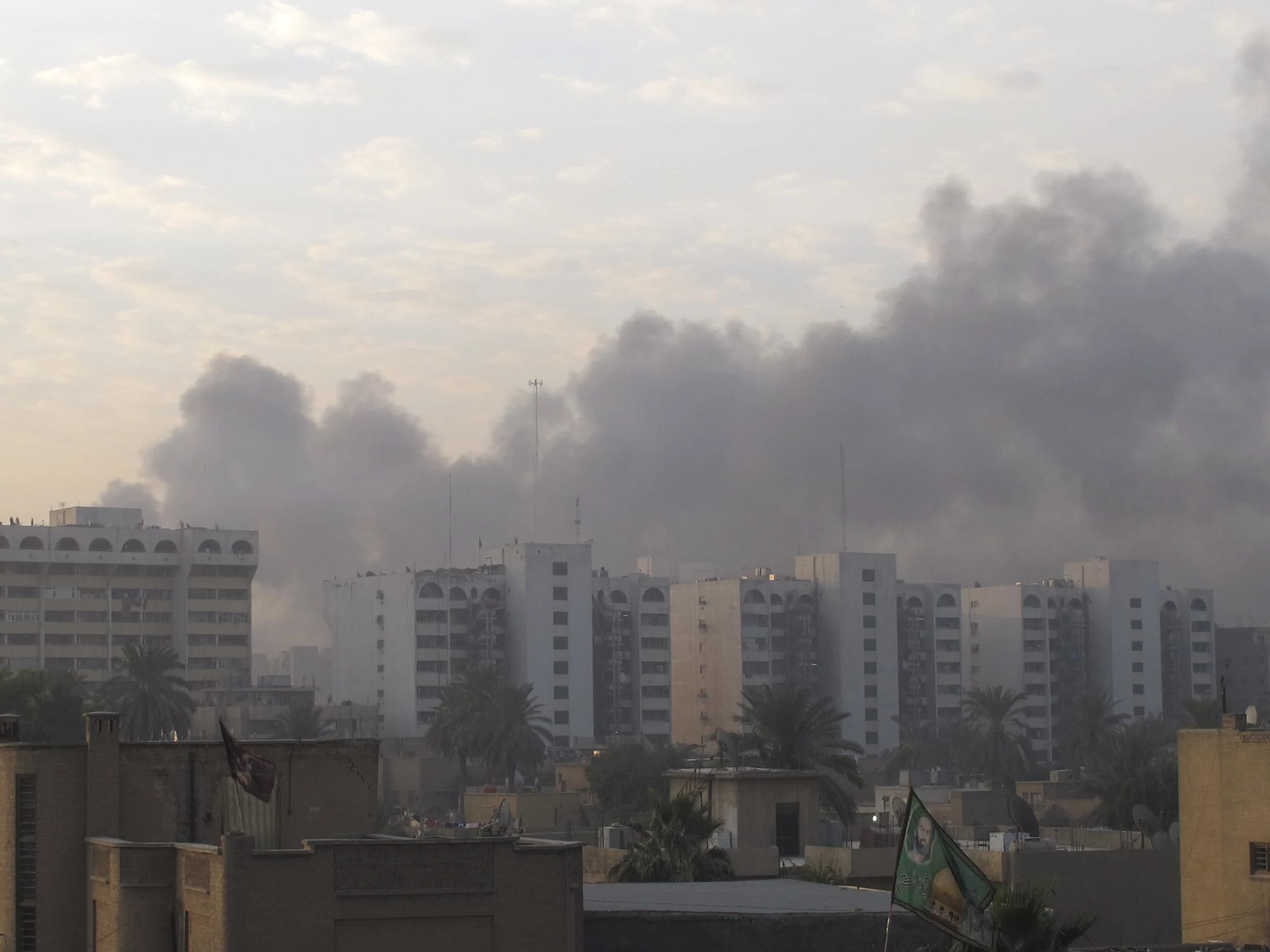 עשן בשמי בגדד לאחר סדרת פיצוצים