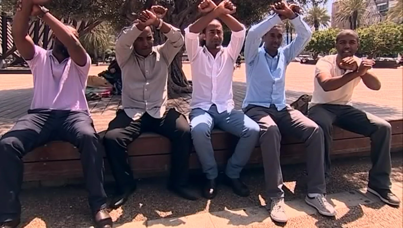 מנהיגי המחאה של צעירי אתיופיה בכתבה בכיכר רבין