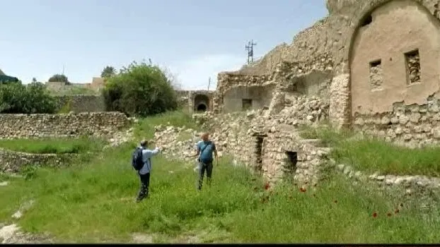 יעקב שפר ומאיר רונן בסמוך לקבר הנביא נחום