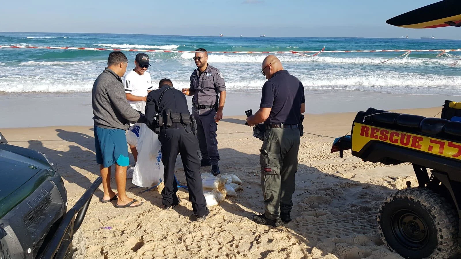 חוף הים באשדוד שבו התגלה שק עם 20 ק''ג חשיש