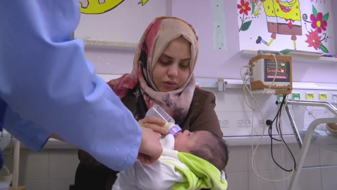 שהד, תינוקת מעזה המאושפזת בבית חולים במזרח ירושלים פוגשת לראשונה מזה חמישה חודשים את אימה