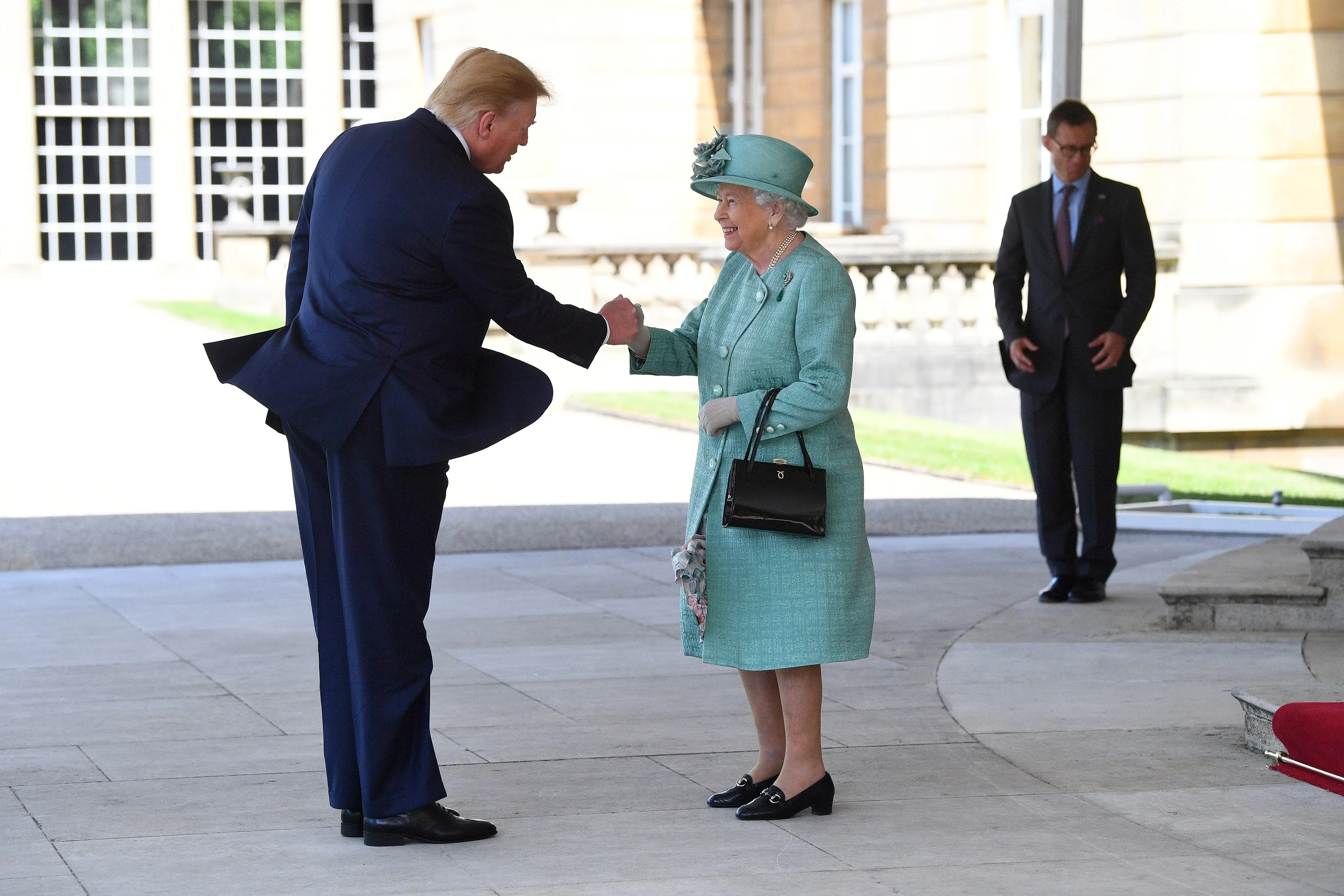 נשיא ארה''ב דונלד טראמפ עם המלכה בביקור רשמי בבריטניה