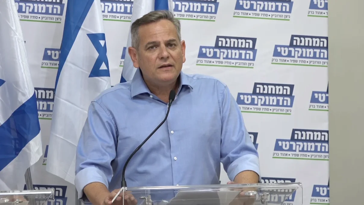 ניצן הורוביץ' במסיבת העיתונאים של מפחלגת ישראל הדמוקרטית