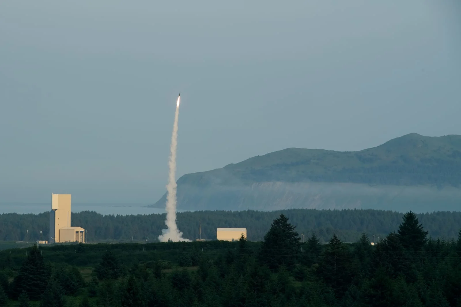 שיגור מערכת הנשק ''חץ 3'' באלסקה שבארה''ב
