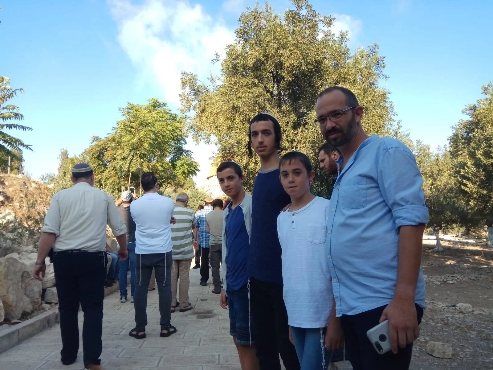 דביר יהודה שורק, יחד עם משפחתו, בטיול בהר הבית