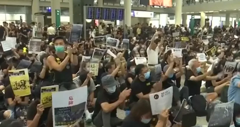 מחאה בנמל התעופה בהונג קונג