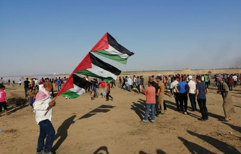 מפגינים פלסטינים בסמוך לגבול רצועת עזה