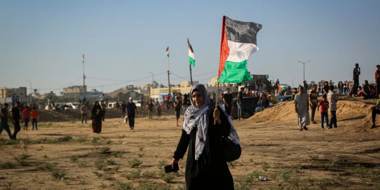 מפגינים פלסטינים בסמוך לגבול רצועת עזה