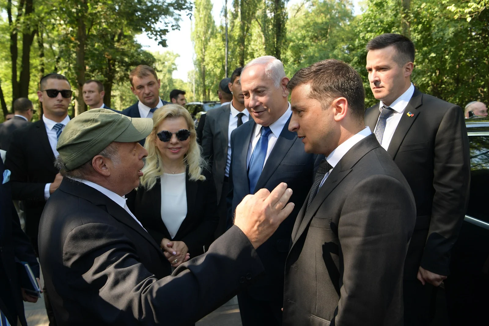 ראש הממשלה בנימין נתניהו ורעייתו יחד עם נשיא אוקראינה וולודימיר זלנסקי בטקס לזכר יהודי אוקראינה
