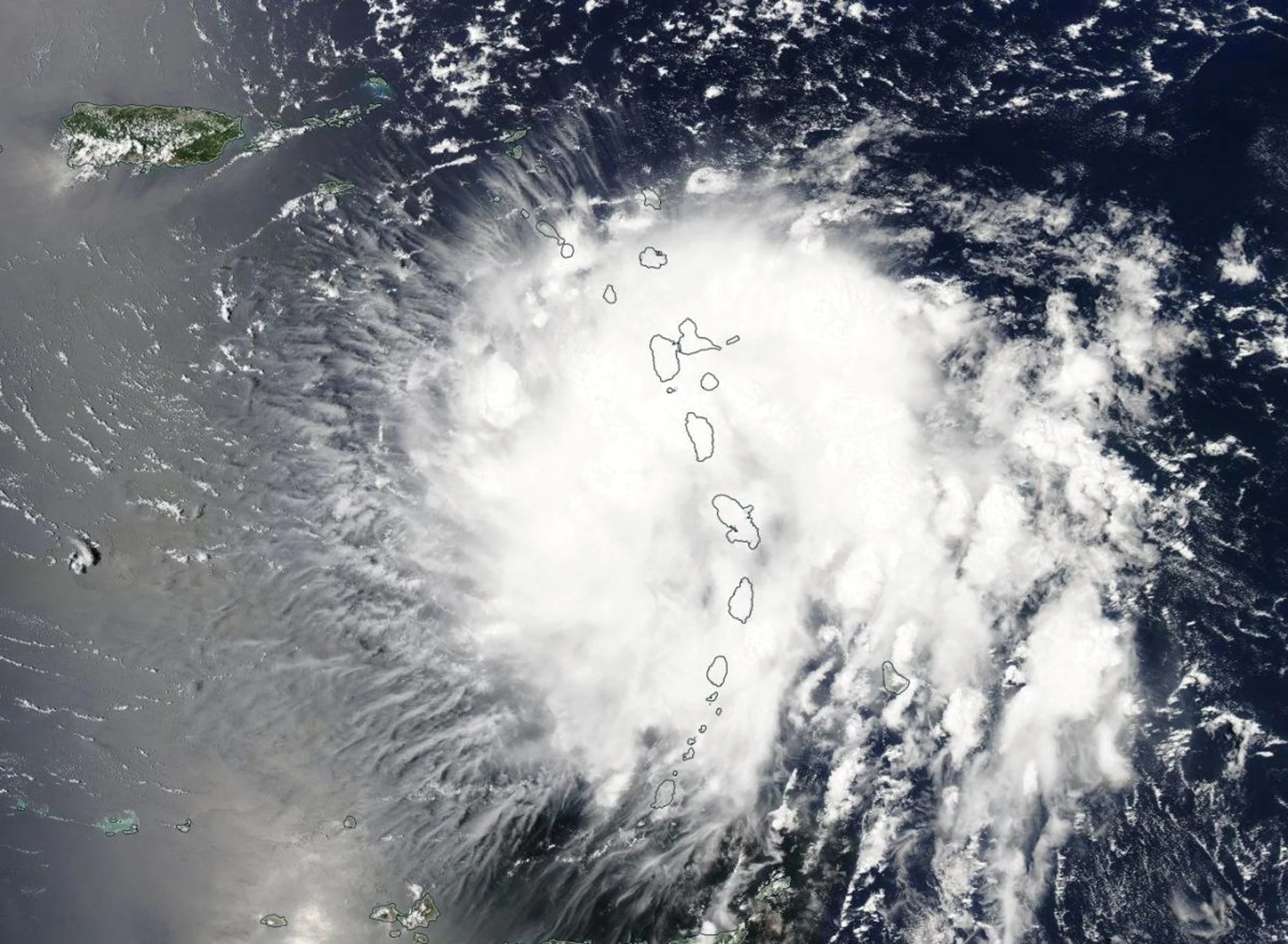 הסערה הטרופית דוריאן מוצגת בתמונה שצולמה על ידי מכשיר הלוויין של נאס''א