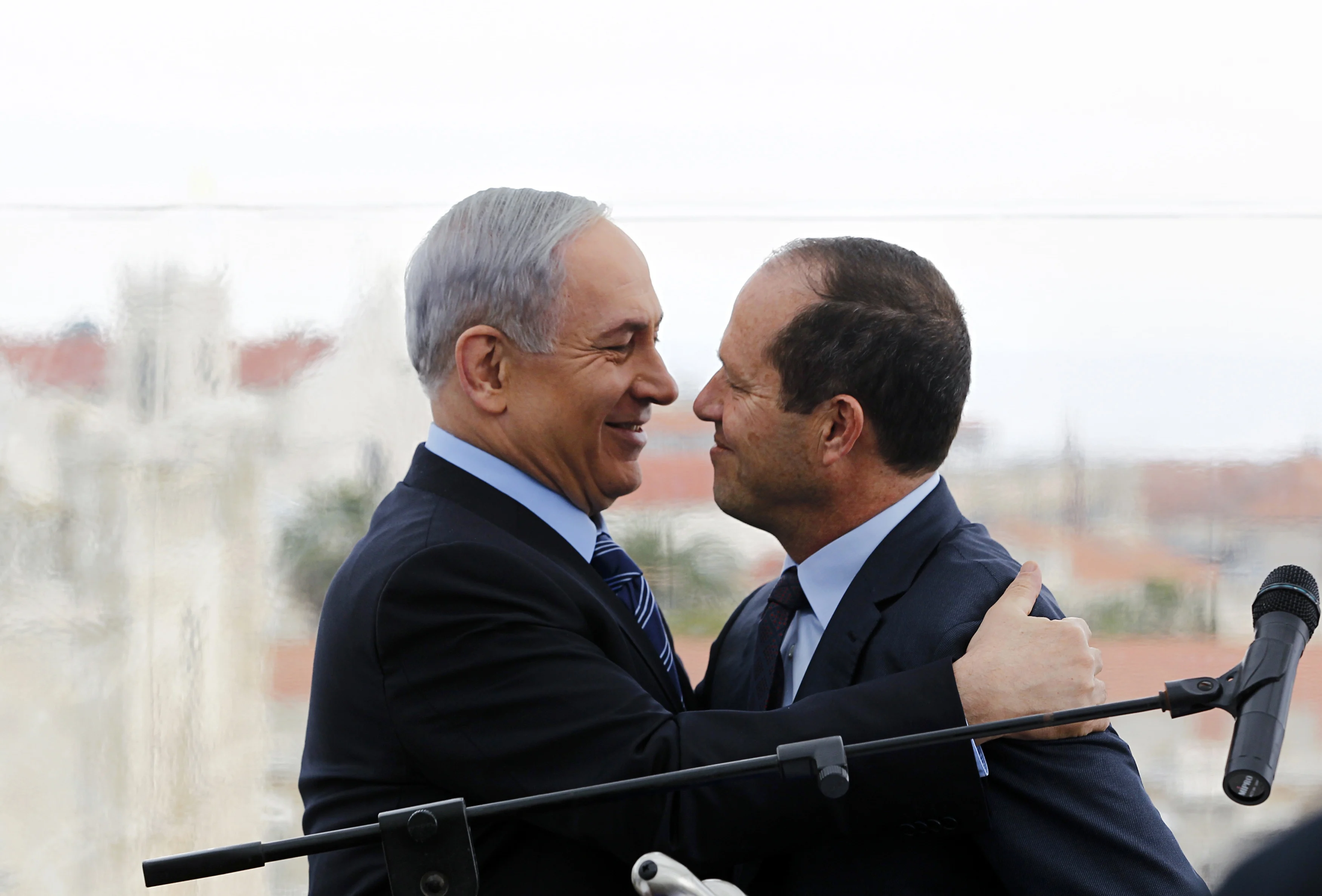 ראש הממשלה בנימין נתניהו וראש עיריית ירושלים ניר ברקת, במסיבת עיתונאים משותפת