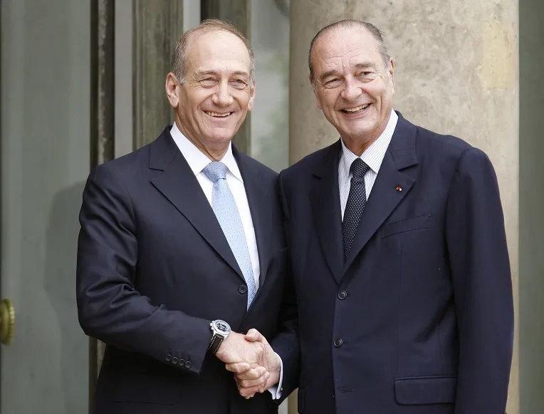 נשיא צרפת לשעבר ז'אק שיראק עם ראש ממשלת ישראל לשעבר אהוד אולמרט