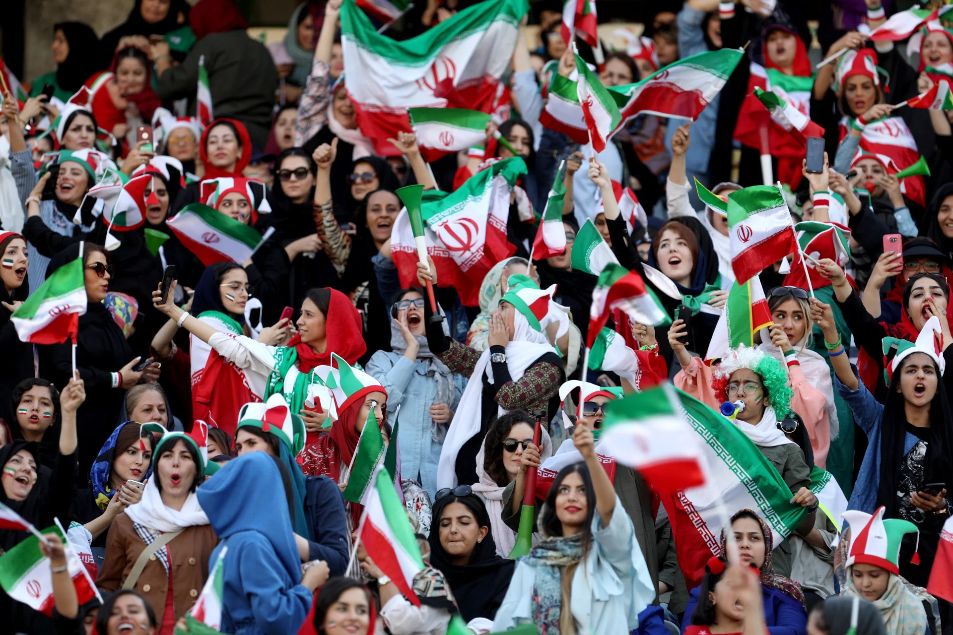 נשים איראניות במשחק כדורגל