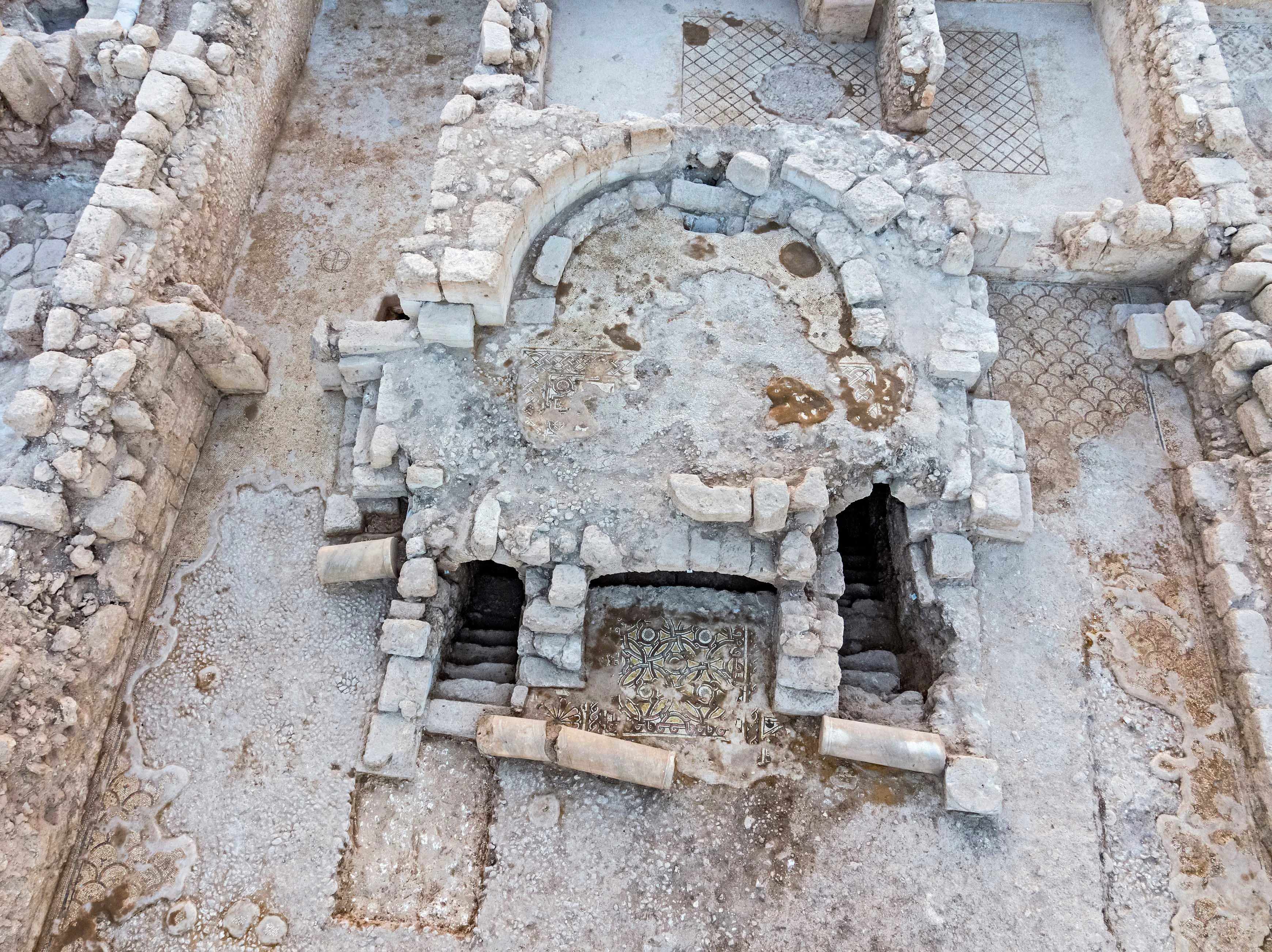 שרידי הכנסיה שנמצאו בחפירות הארכיאולוגיות