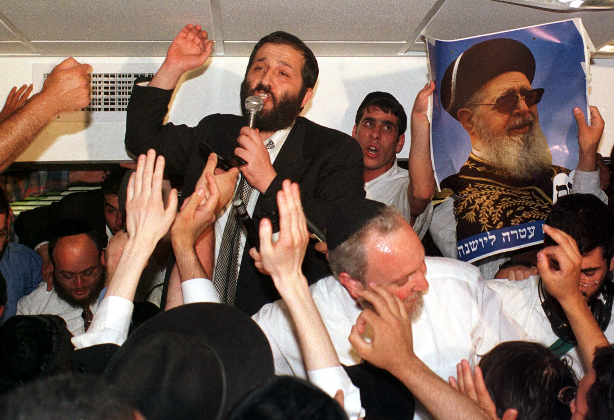יו''ר ש''ס אריה דרעי לאחר ההצלחה בבחירות 1999