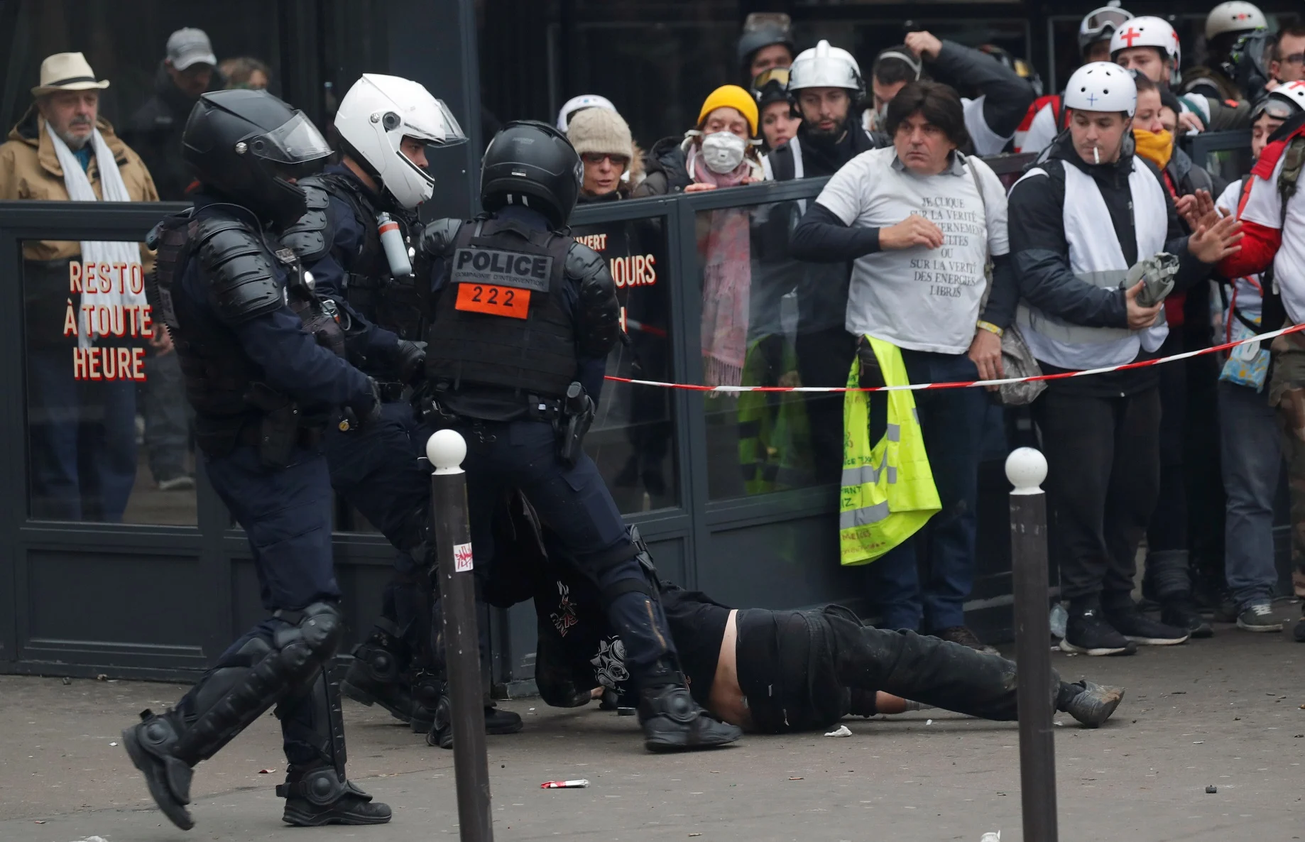 הפגנות האפודים הצהובים בפריז